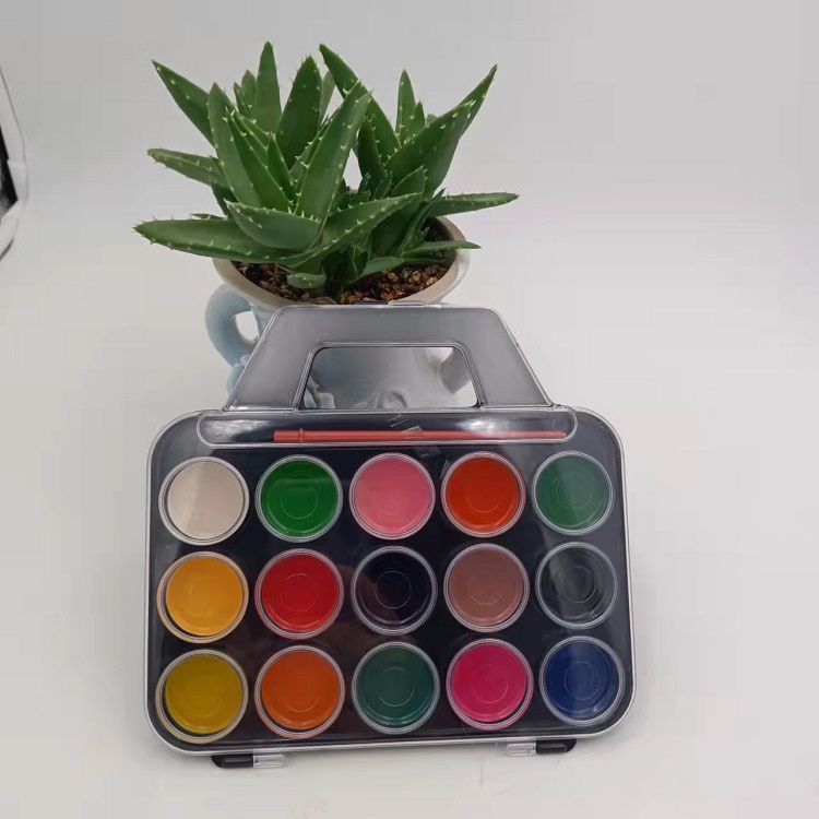 Aplicación de pintura de acuarela sólida